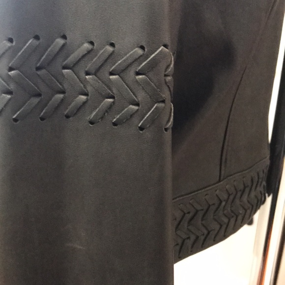 Guess 100% leather cropped jacket. - Picture 7 of 10